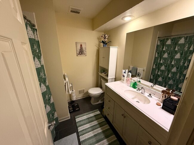 Building Photo - 4449 E 107th St