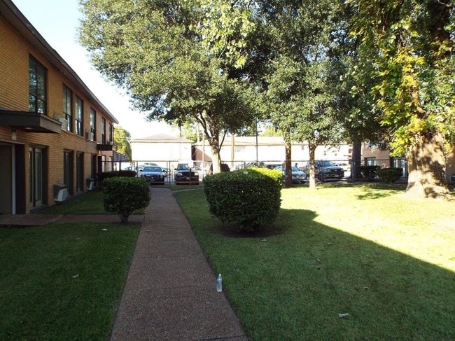 Building Photo - 3629 N MacGregor Way