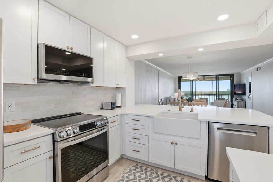 Building Photo - 4253 Bay Beach Ln