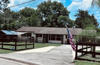 Building Photo - 2304 Country Club Rd