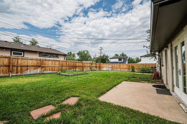 Building Photo - 201 S Meade St