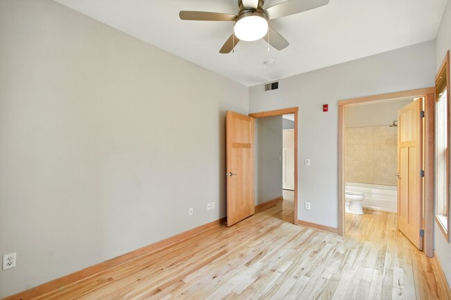 Building Photo - 2905 N Newhall St