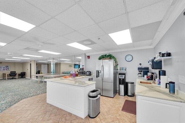 Building Photo - 7050 Sunset Dr S