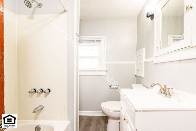 Building Photo - 2005 1/2 Bayer Ave