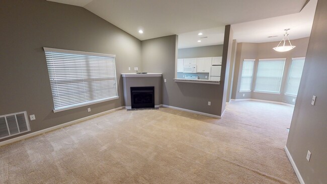 Building Photo - 1st Floor Rearing Facing 3 Bed 2 Bath Condo for Rent