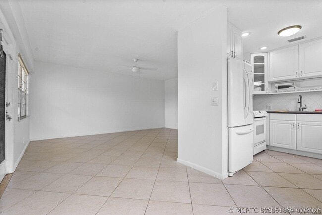 Building Photo - 74 Mansfield B