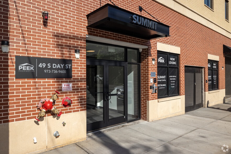 Primary Photo - SUMMIT Orange Crossing