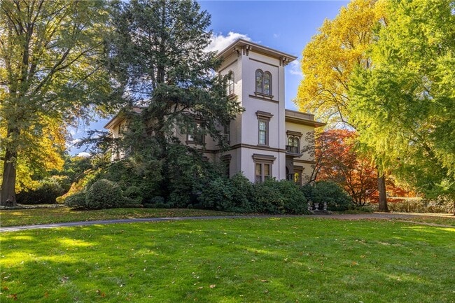 Building Photo - 1397 East Ave