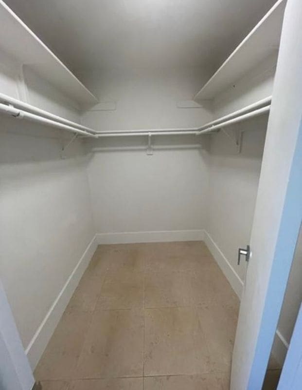 Building Photo - 2780 SW 31st Ave