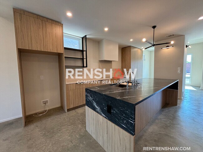 Building Photo - 38 Angelus St