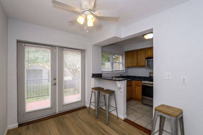 Building Photo - Spacious Starter home with full basement and parking