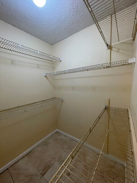 Building Photo - 2881 N Oakland Forest Dr