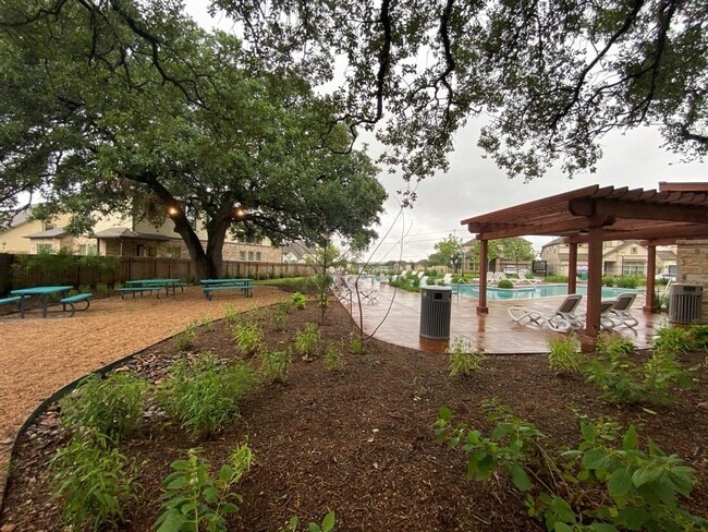 Building Photo - 3005 Zelma Dr