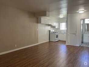 Building Photo - 6939 Hazeltine Ave