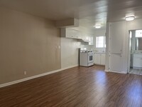 Building Photo - 6939 Hazeltine Ave