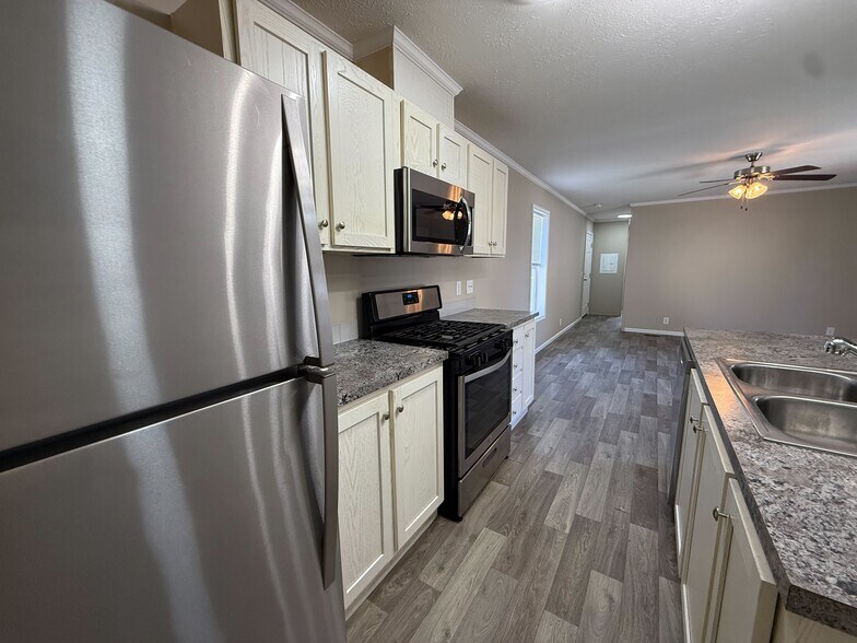 Building Photo - 12501 Apple Ln