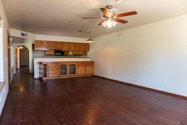 Building Photo - 2121 W 25th St