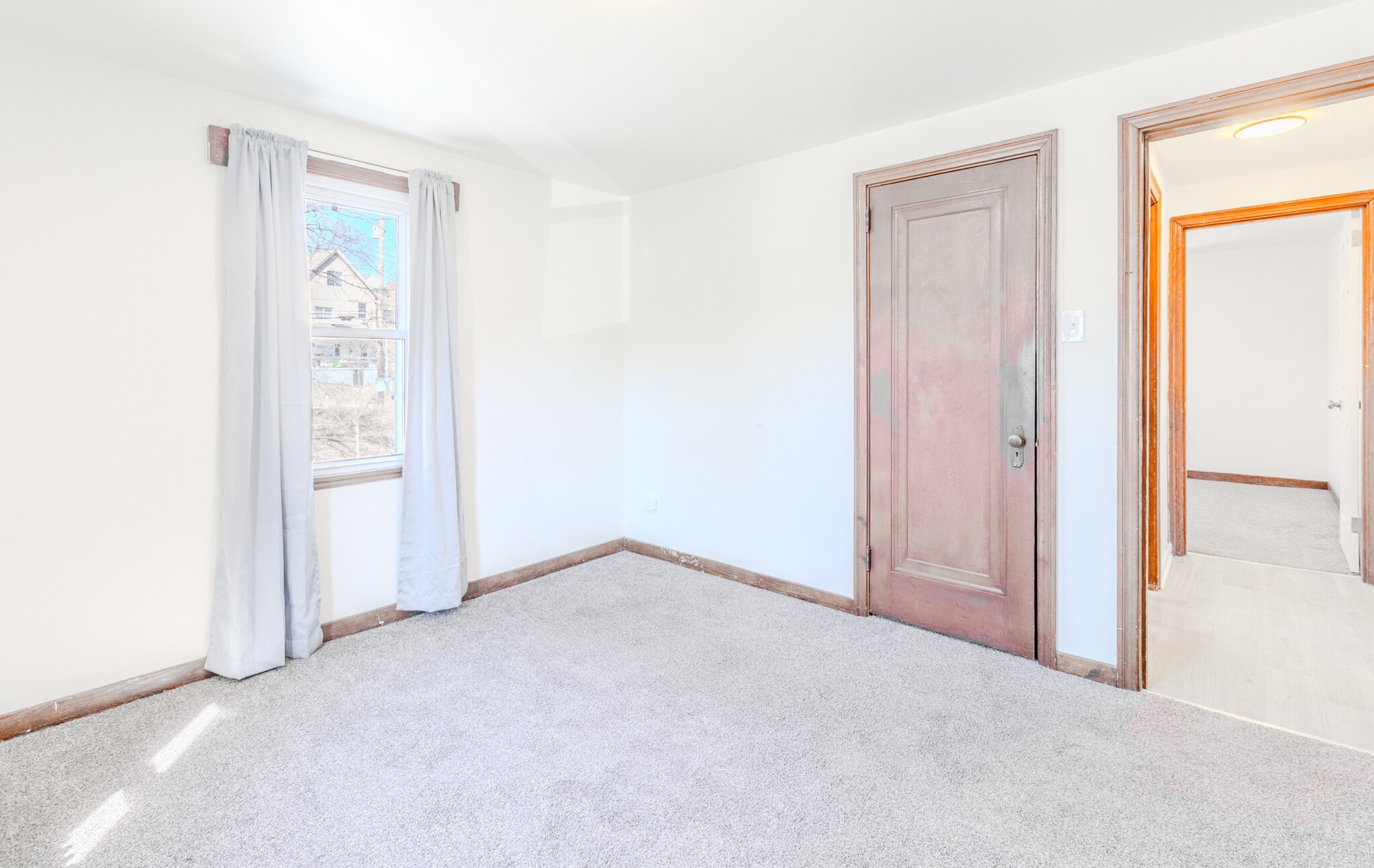 Building Photo - 825 5th Ave