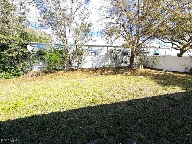 Building Photo - 1127 Diplomat Pkwy E