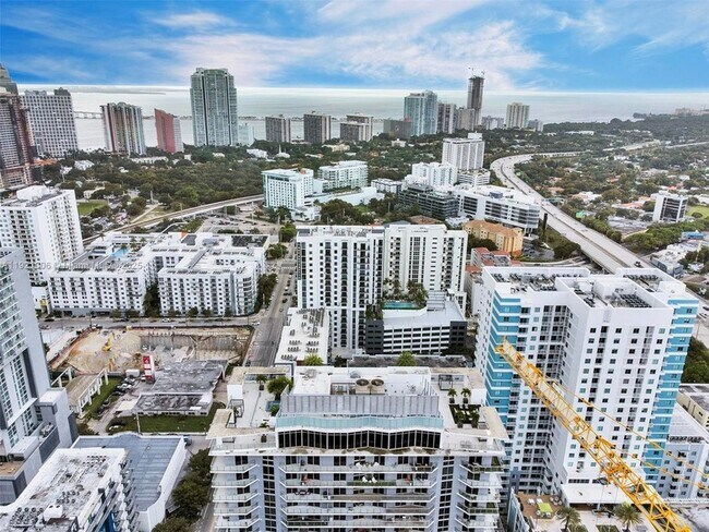 Building Photo - 1010 SW 2nd Ave