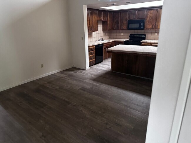 Building Photo - 7131 Hanover Cir