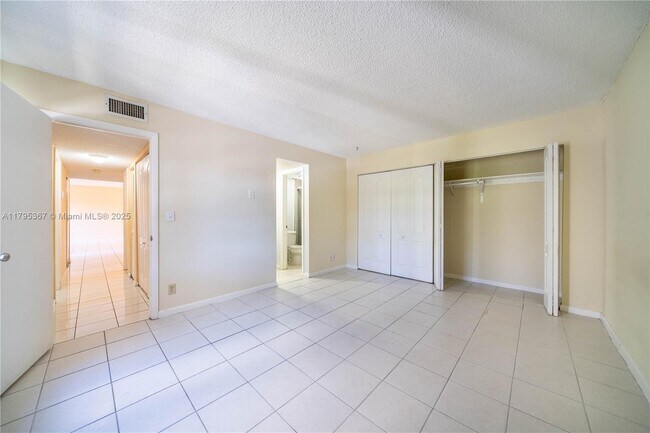 Building Photo - 3100 Riverside Dr