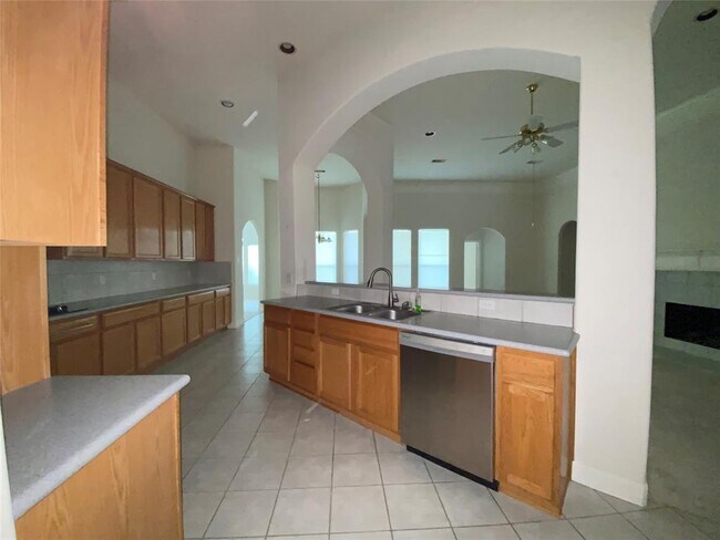 Building Photo - 10122 Meridian Lakes Dr