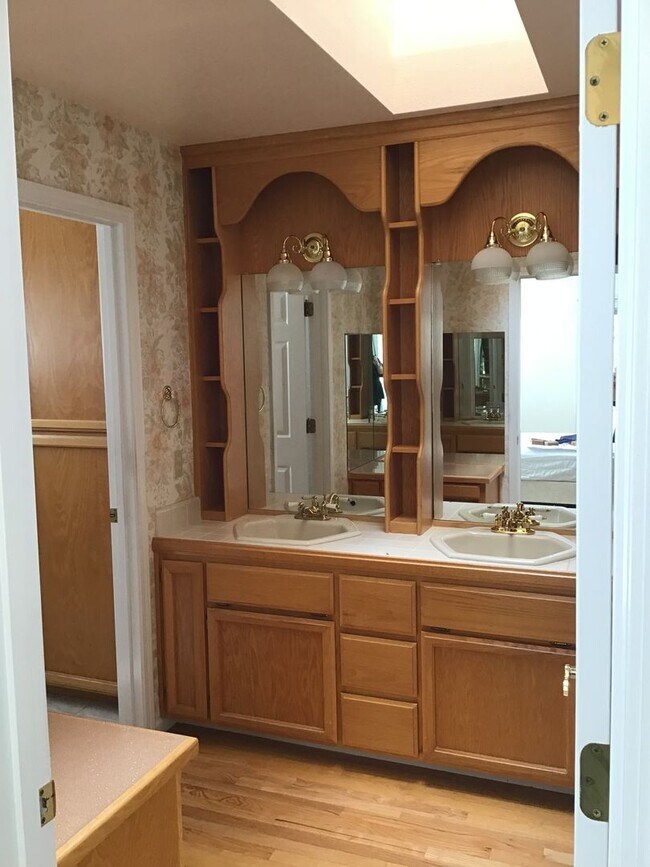 Building Photo - Beautiful Lake Wildwood Home on Cul-de-sac