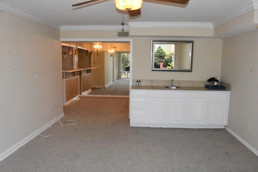 Building Photo - 7514 Spring Lake Dr