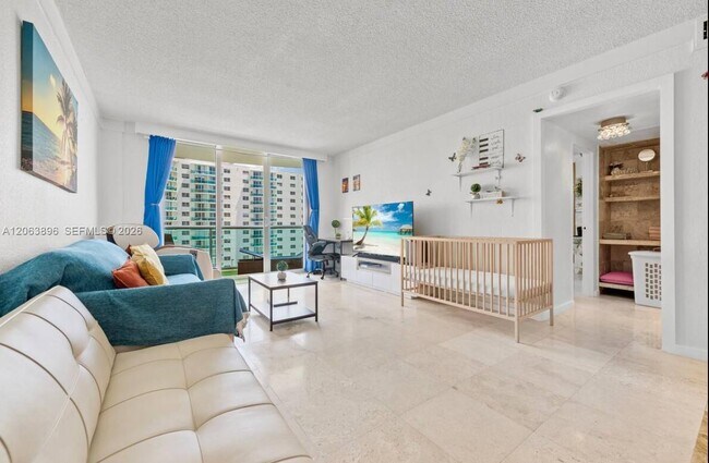 Building Photo - 3901 S Ocean Dr