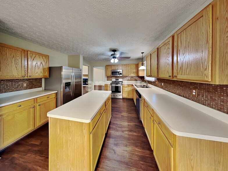 Building Photo - 2649 Cross Creek Ave