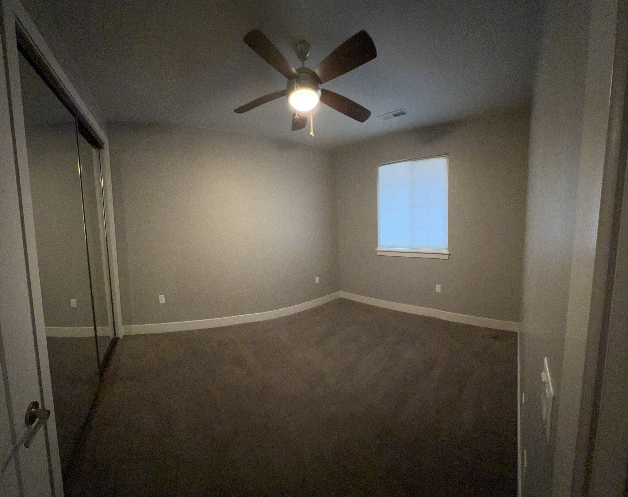 Bedroom 1 - 810 S Dixie Dr