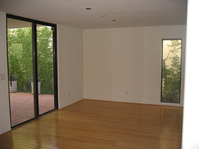 Building Photo - 4819 N 35th Pl