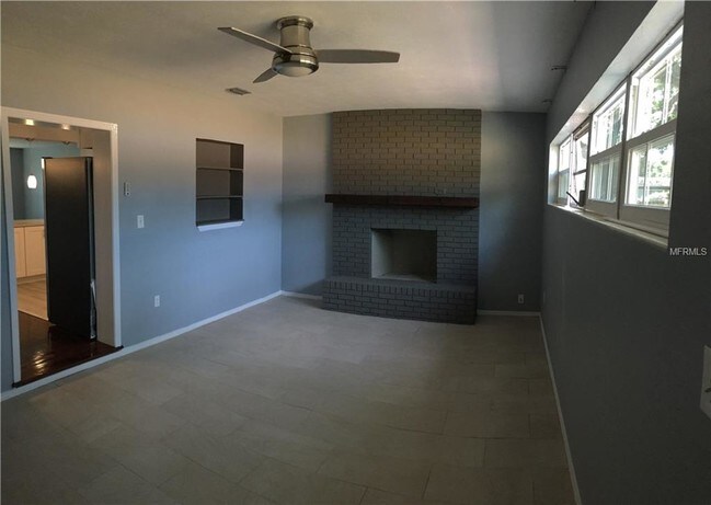 Building Photo - 700 Tam O Shanter Dr