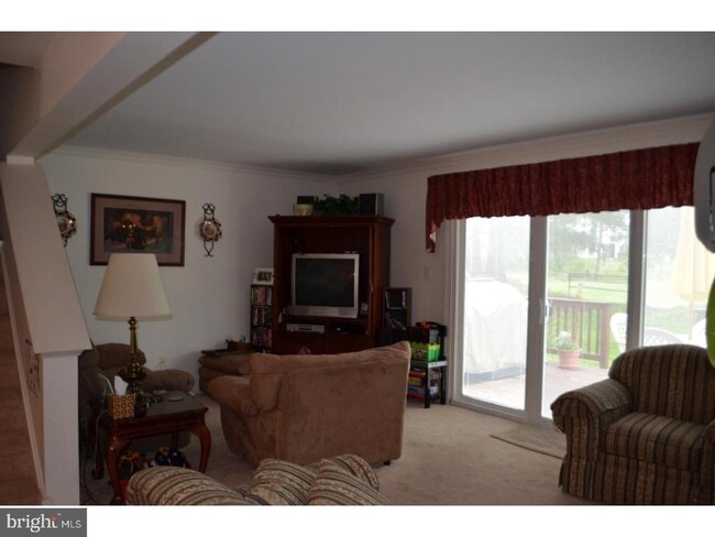 Building Photo - 302 Doral Dr