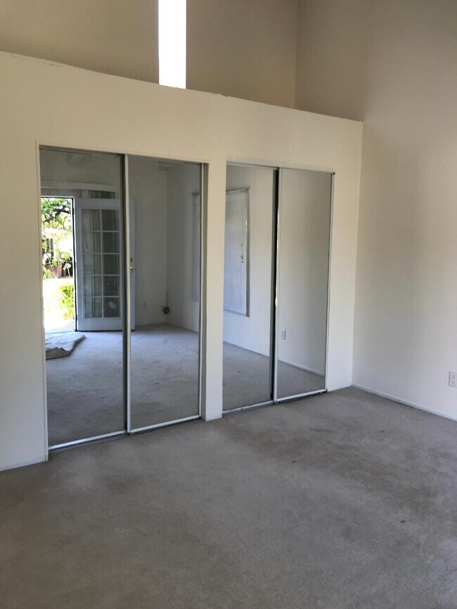 Building Photo - 4401 Willens Ave