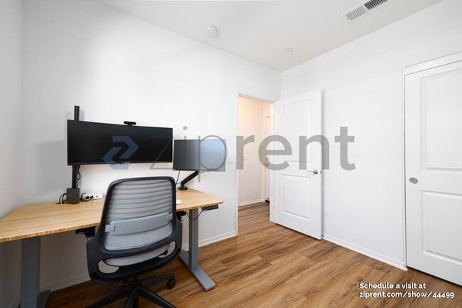Building Photo - 444 Atlas Gln