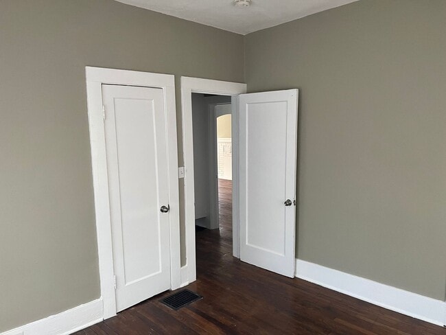 Building Photo - LIMITED TIME MOVE IN SPECIAL!! FIRST MONTH...