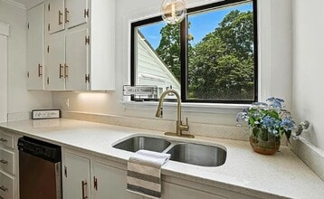 Building Photo - newly renovated 4 bdr farm house