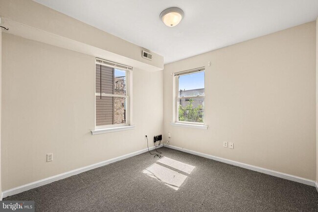 Building Photo - 1240 S 45th St