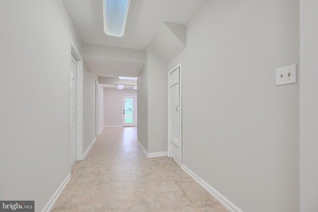 Building Photo - 733 Reedy Cir