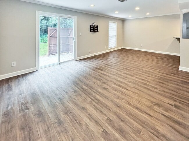 Building Photo - 5030 Meadow Ln
