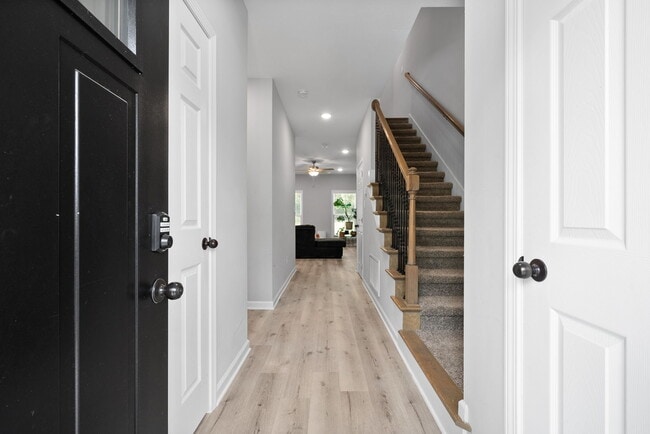 Building Photo - 418 Oak St