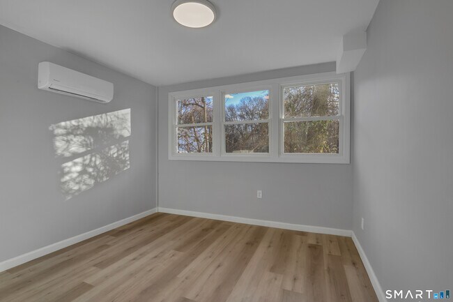 Building Photo - 194 Hartford Rd