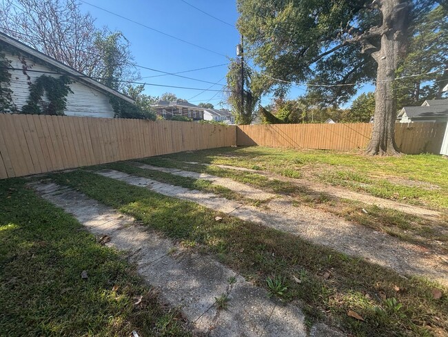 Building Photo - 5 bedrooms!! Remodeled top to bottom!