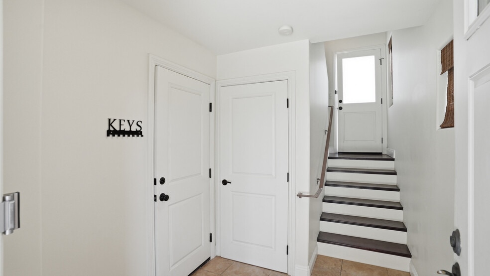 Building Photo - 10752 Hortense St