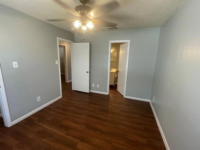 Building Photo - 309 E Grady Dr