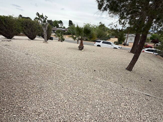 Building Photo - Victorville - 3 Bedrooms, 2 Bathrooms, New Paint, New Blinds, Tile Floors