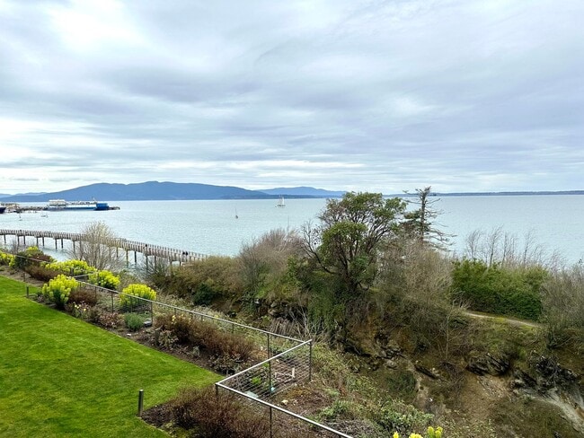 Building Photo - 600 S State St