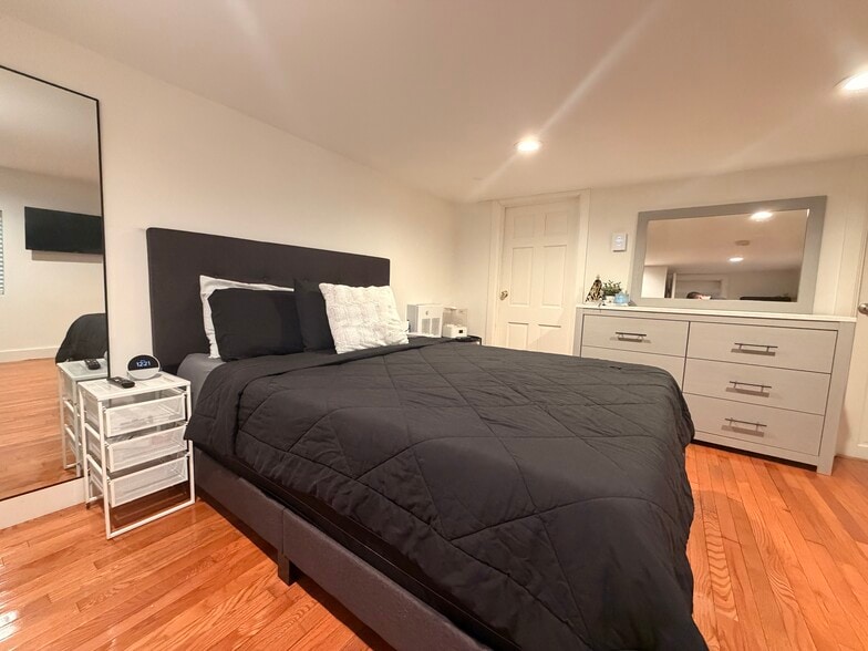 Building Photo - 532 East St